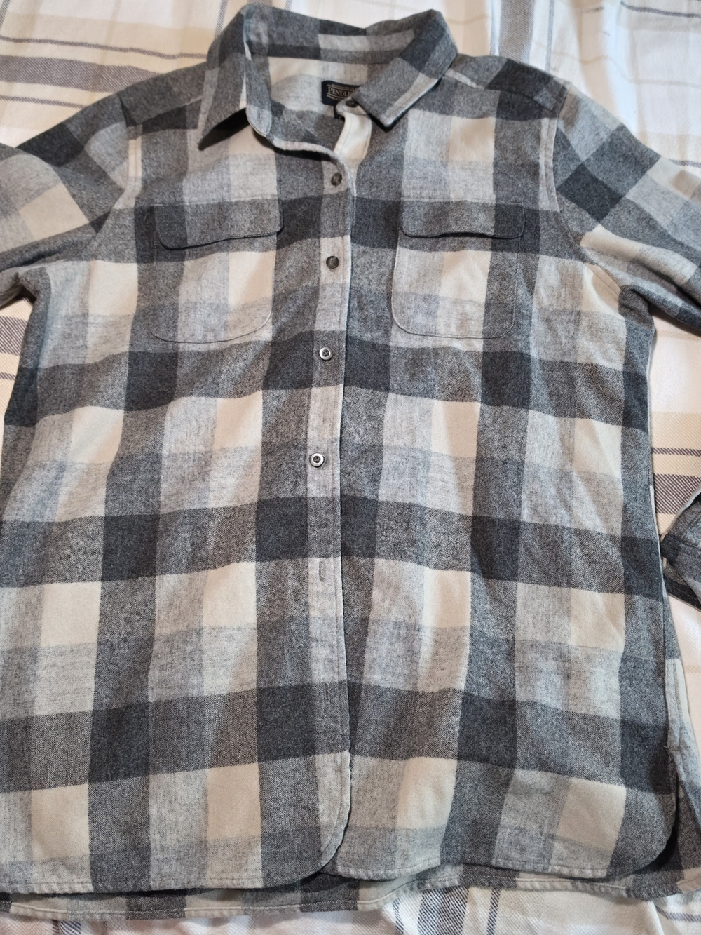 Pendleton Men's Wool Flannel ButtonUp Shirt Long Sleeve  XL Missing 2 Buttons